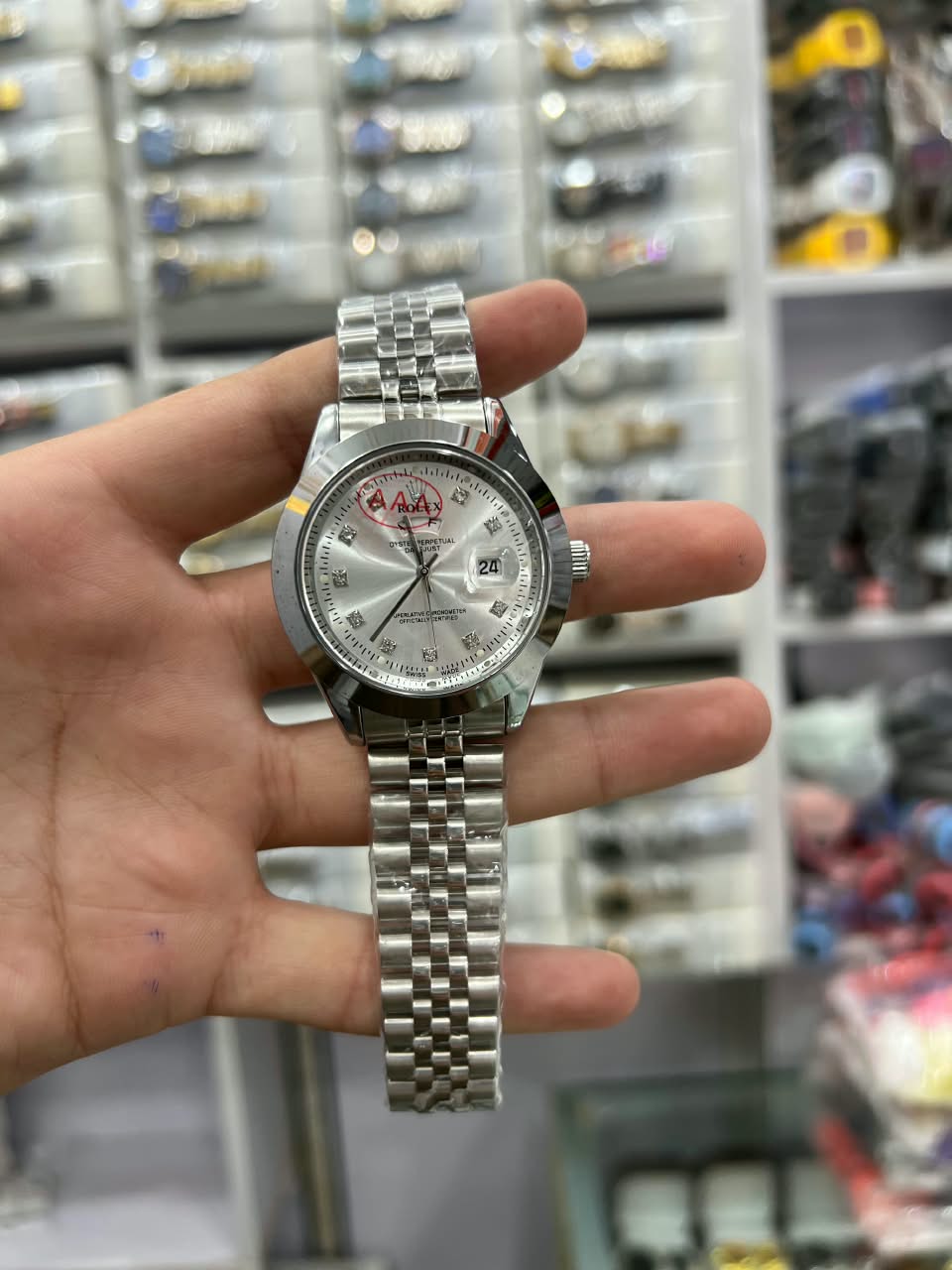 Luxury Classic Men’s Analog Wristwatch – Stylish Premium Dial & Elegant Design