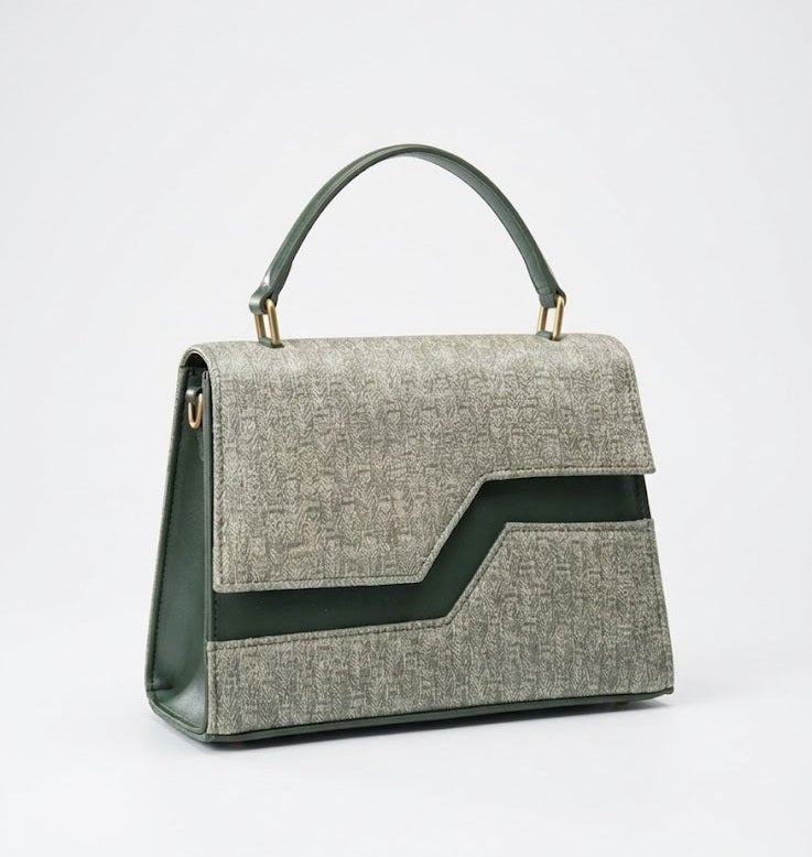 Elegant Textured Flap Handbag for Women | Chic & Versatile Everyday Bag